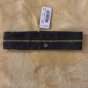 Lulu Lemon headband (new with tags)